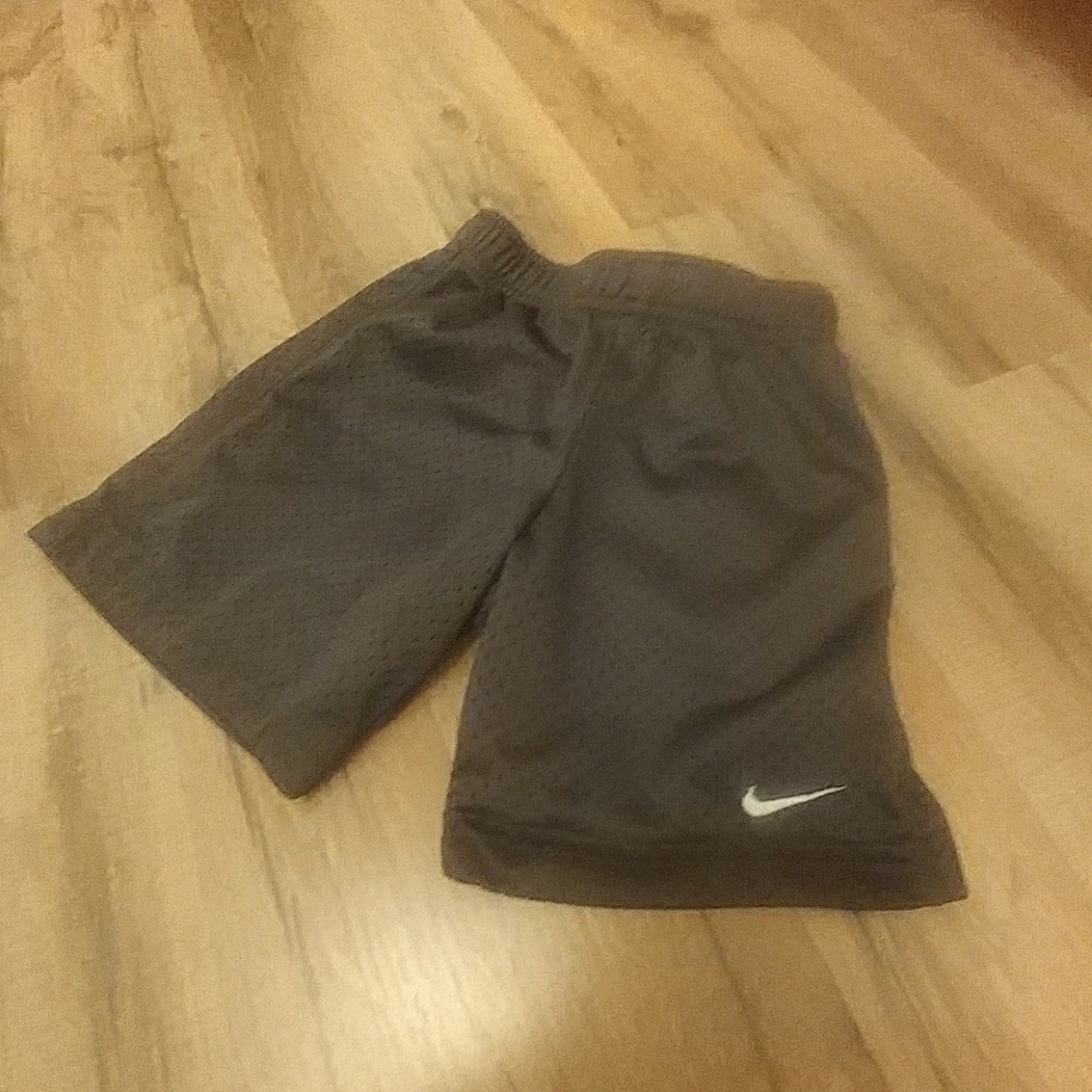 3T grey Nike shorts